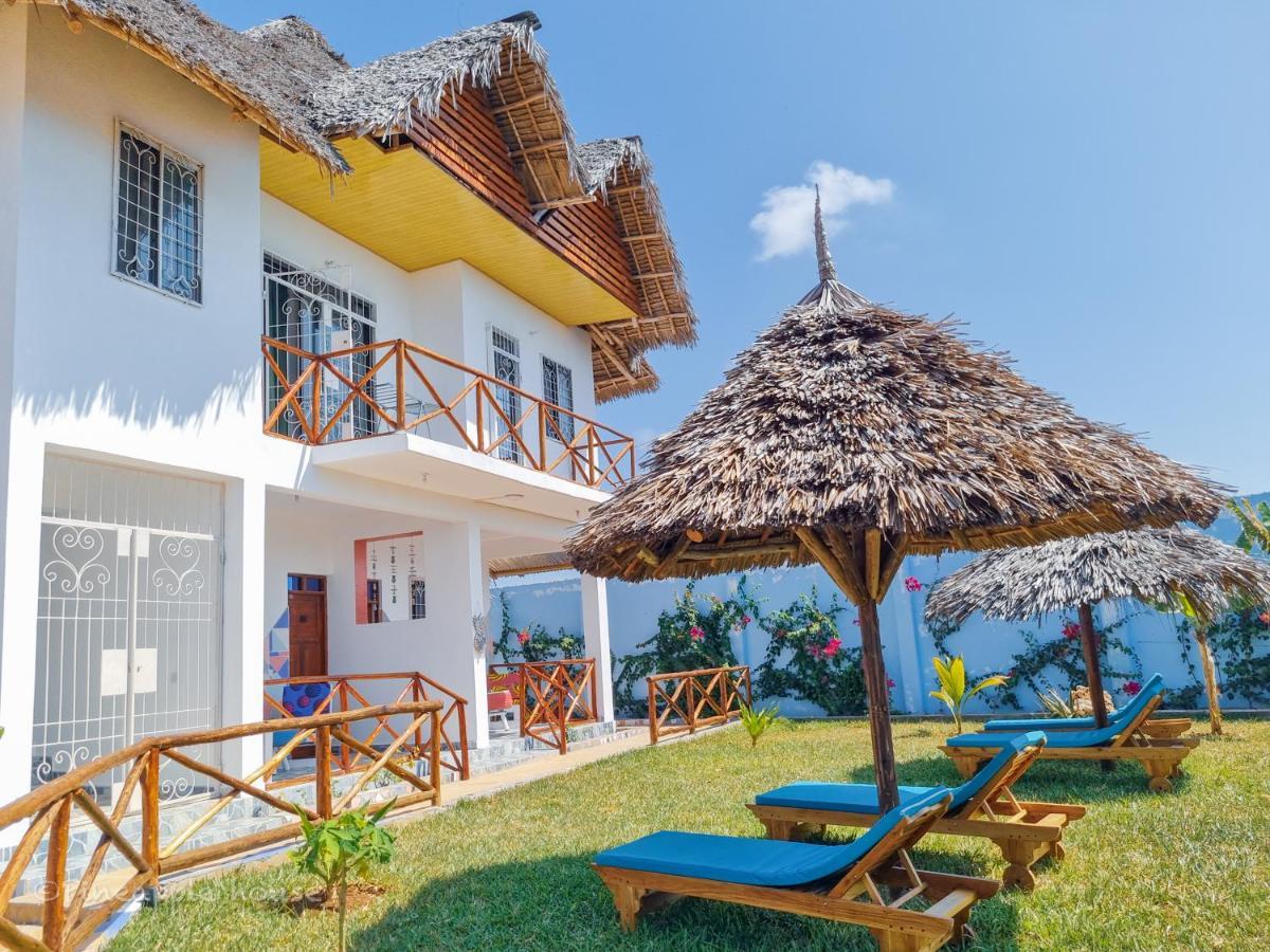 Bed and Breakfast Pineapple House Nungwi Esterno foto