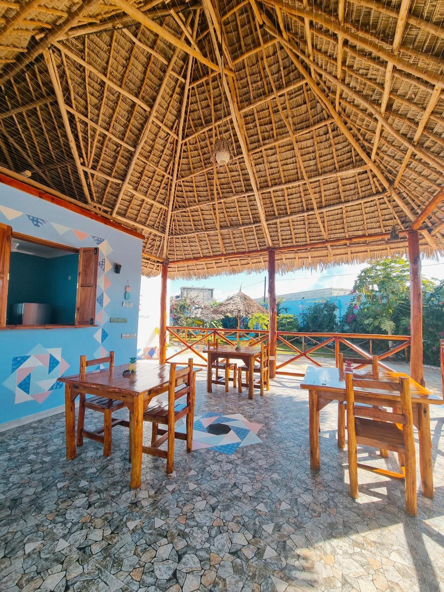 Bed and Breakfast Pineapple House Nungwi Esterno foto
